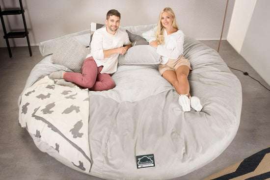 Lounge Pug, CloudSac 5000 XXXXXL, Canapé Pouf Titanesque à Mémoire de Forme, Gros Pouf Sofa, Velours Argent