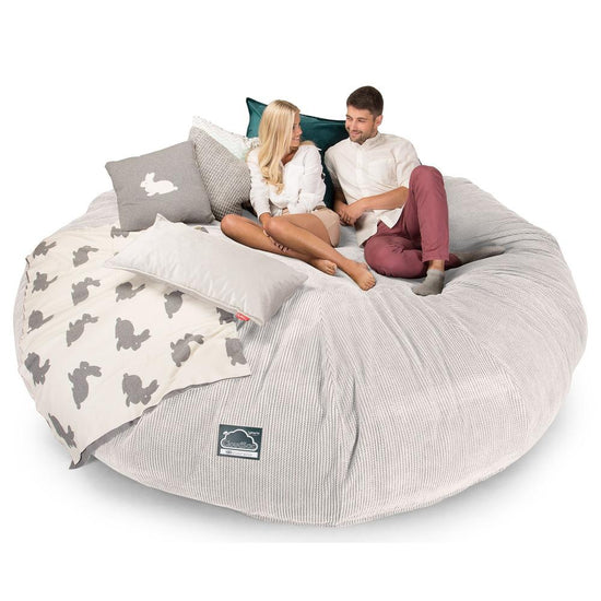 Lounge Pug, CloudSac 5000 XXXXXL, Canapé Pouf Titanesque à Mémoire de Forme, Gros Pouf Sofa, Velours Côtelé Gaufré Crème