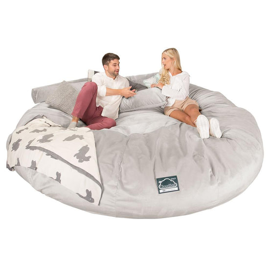 Lounge Pug, CloudSac 5000 XXXXXL, Canapé Pouf Titanesque à Mémoire de Forme, Gros Pouf Sofa, Velours Argent